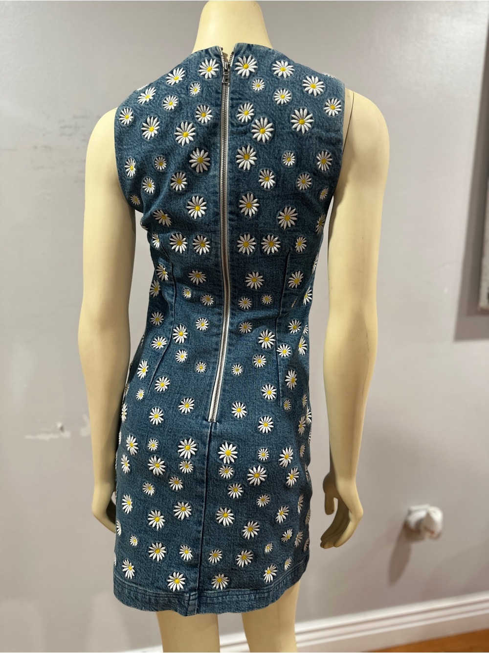 Alice + Olivia WYNELL EMBROIDERED MINI DRESS Blue Daisy Knit Mini Dress - Picture 3 of 5